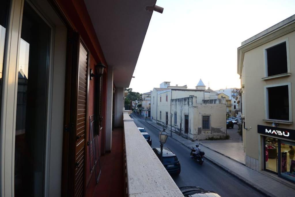 Casa Vacanza Donna Laura Barcellona Pozzo di Gotto Exterior foto