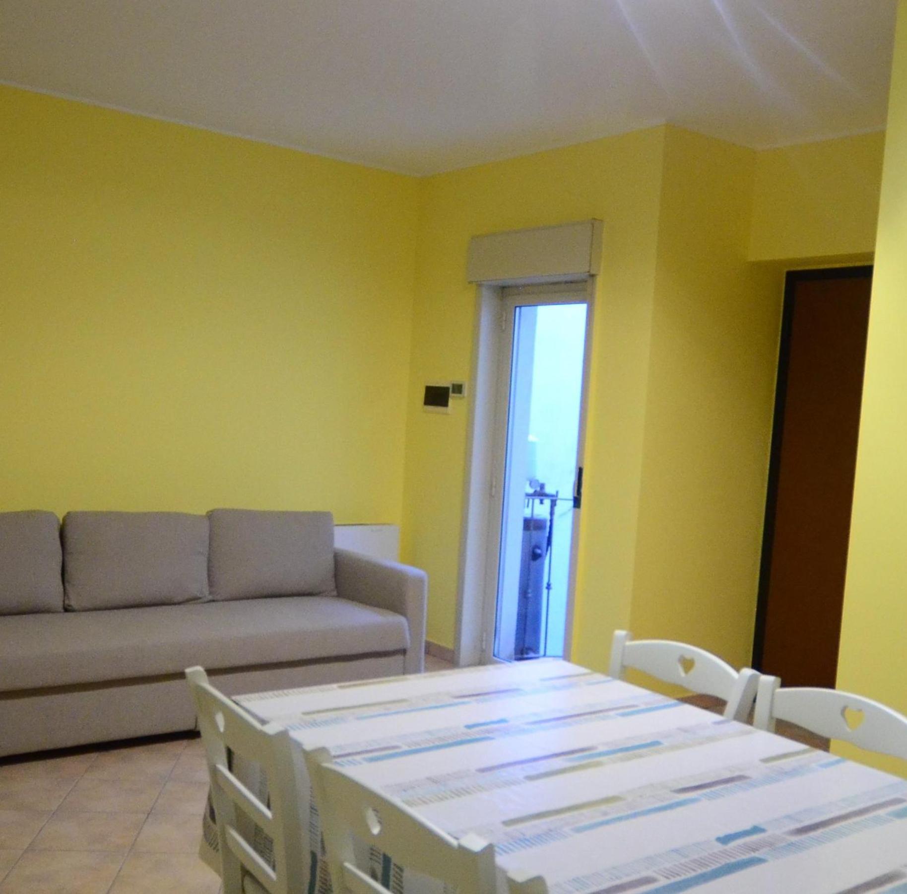 Casa Vacanza Donna Laura Barcellona Pozzo di Gotto Exterior foto